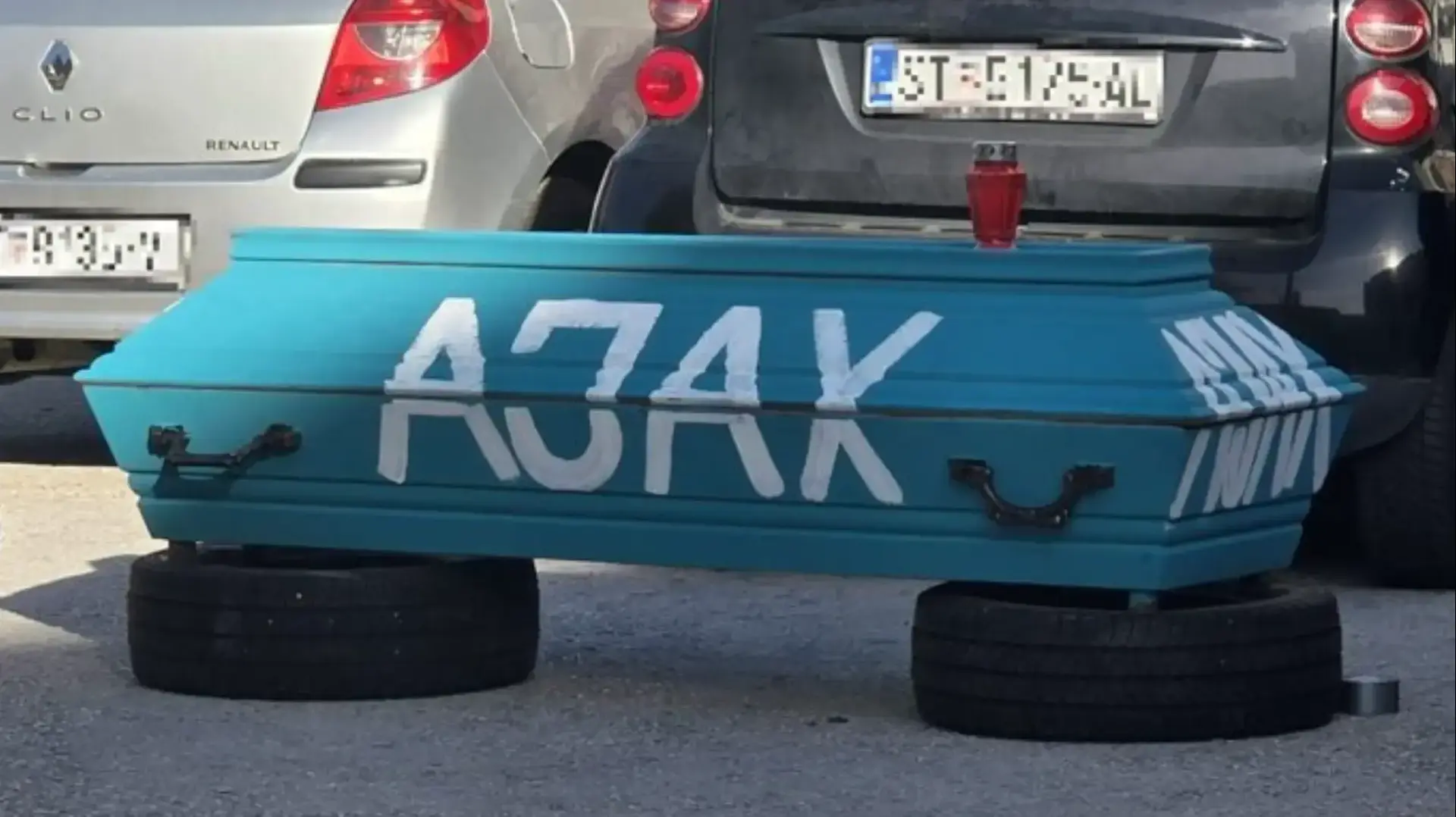 אוהדי היידוק ספליט במפגן אנטישמי לפני אייאקס