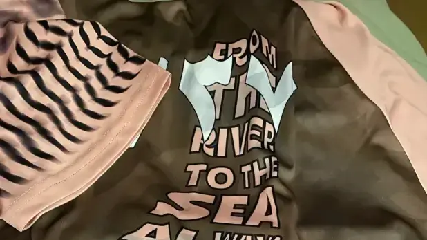 המדים של קבוצת הפוטסל הפלסטינית בטסמניה