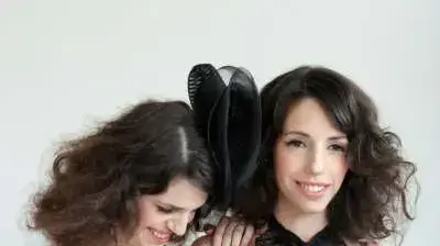 אורנלה ואודליה מדגמנות הלבשה תחתונה ל Body One