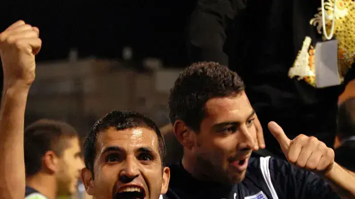 שחקני בית"ר שמשון תל אביב שלומי דהאן עם אדם מזרחי