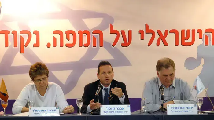 (משמאל לימין) אורנה אוסטפלד מאמנת רמת השרון אבנר קופל יו"ר מנהלת ליגת העל בכדורסל ירמי אולמרט יו"ר איגוד הכדורסל