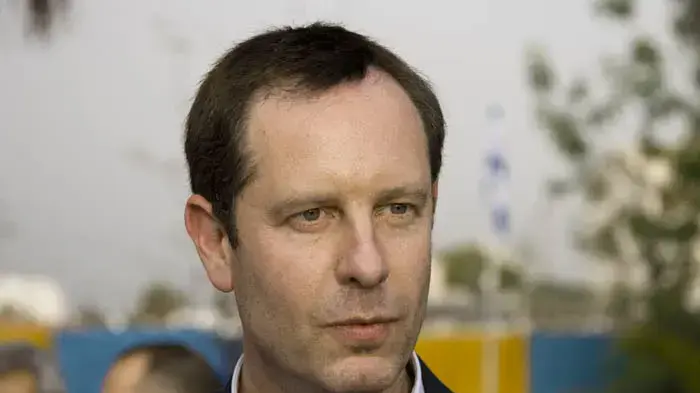 אופיר פינס