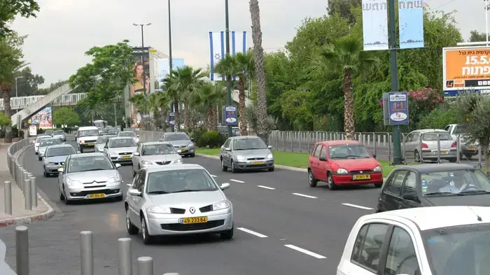 9 מ-10 נוסעים לבד