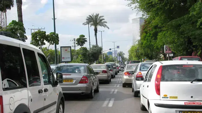 9 מ-10 נוסעים לבד