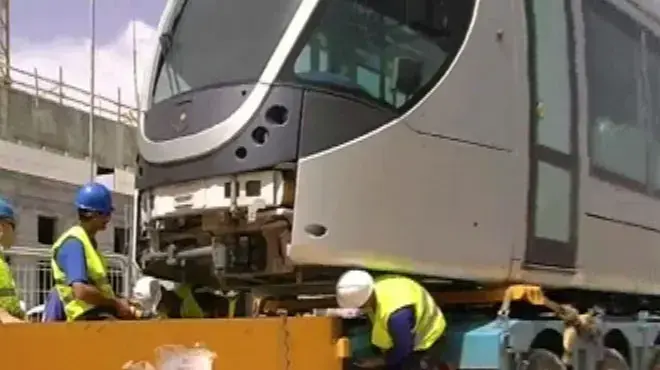 הקרון הראשון  לרכבת הקלה הגיע לירושליים