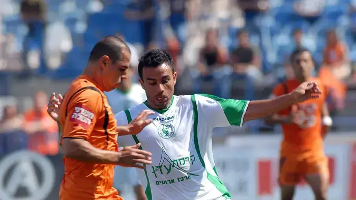 אבי כנפו שחקן הפועל כפר סבא מול אלי אברבנל שחקן בני יהודה