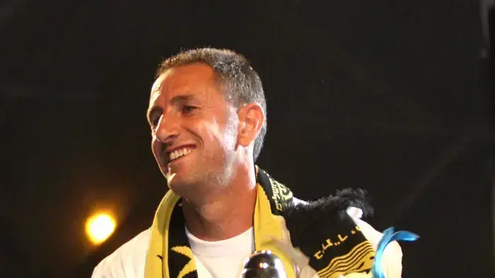 דוד אמסלם שחקן בית"ר ירושלים בחגיגות הדאבל