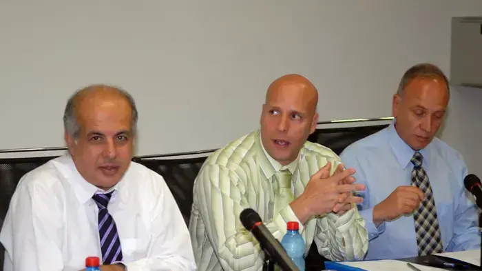 אבי לוזון יו"ר ההתאחדות לכדורגל אורי שילה מנכ"ל ההתחאחדות משה אביבי היועץ המשפטי של ההתאחדות