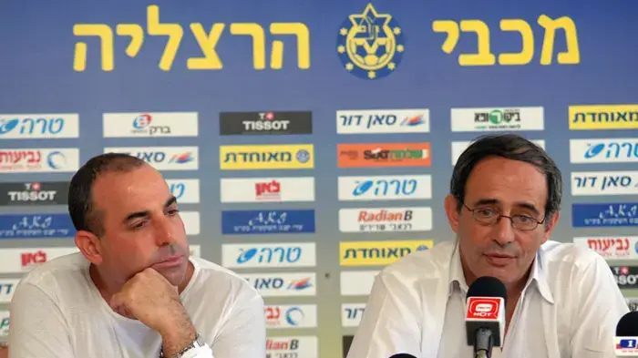 אייל לחמן מאמן מכבי הרצליה עם אריאל שיימן הבעלים