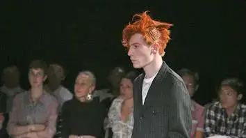 COMME DES GARCONS - קיץ 2009 בשבוע האופנה בפריז