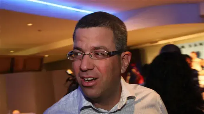 דב גילהר