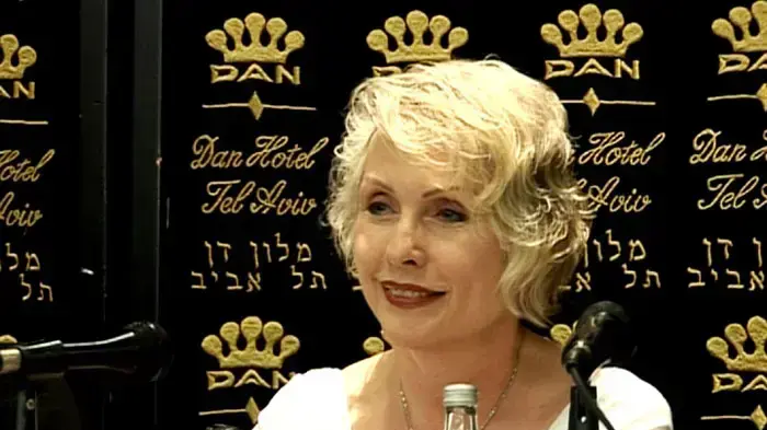מסיבת עיתונאים בלונדי
