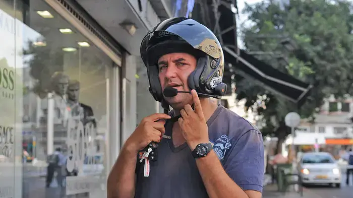 פפראצי צביקה הדר מודד חליפות לגמר כוכב נולד פפראצי צביקה הדר מודד חליפות לגמר כוכב נולד
