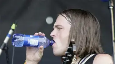 כלב פולוויל, קינגס אוף ליאון