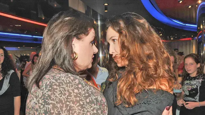 יעל אבקסיס חנה לסלאו