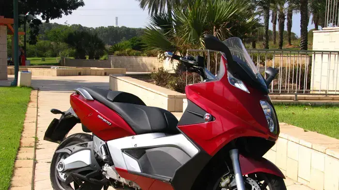 מבחן דו גלגלי ג'ילרה GP800