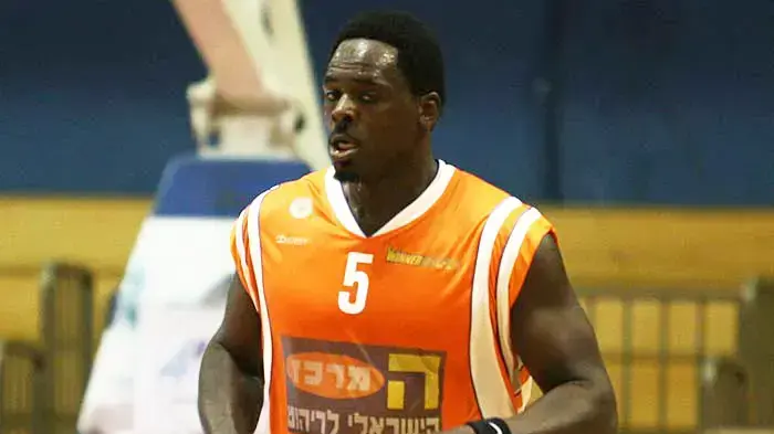 שחקן ראשון לציון דניס קאר