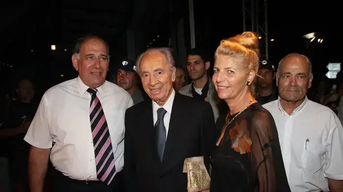 שמעון פרס, יונה יהב ואשתו