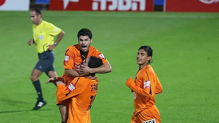 קובי מויאל שחקן בני יהודה חוגג