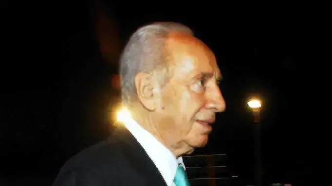 שמעון פרס מגיע לחתונת משפחת אדלר שמעון פרס מגיע לחתונת משפחת אדלר