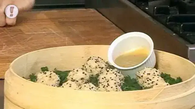 דים סאם כדורי עוף בשומשום קלוי