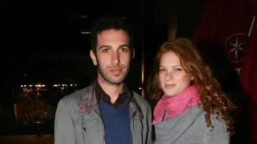 יובל שרף שלומי שבן עם סיגריה