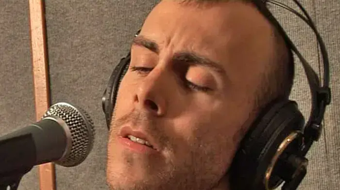 אסף אבידן בהופעה