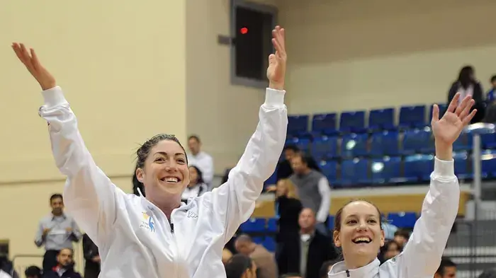 שחקניות רמת חן שירי שרון (ימין) וחברתה מיכל אפשטיין (שמאל) שחקניות רמת חן שירי שרון (ימין) וחברתה מיכל אפשטיין (שמאל)