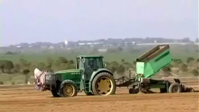 חקלאי עוטף עזה מתמודדים עם נזקי "עופרת יצוקה"