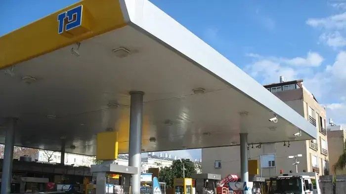 תחנת דלק של פז רחוב הרב קוק הרצליה