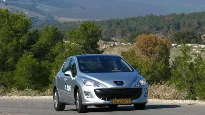 מבחן דרכים השוואתי פולקסווגן גולף TSI מול פיג'ו 308 THP מול טויוטה אוריס
