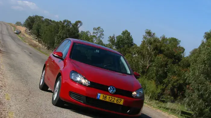 מבחן דרכים השוואתי פולקסווגן גולף TSI מול פיג'ו 308 THP מול טויוטה אוריס