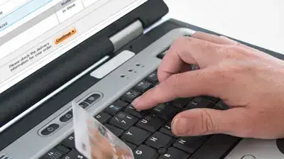 לפטופ וכרטיס אשראי