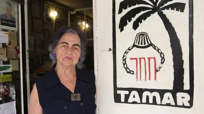שרה שטרן הבעלים של קפה תמר ברחוב שינקין