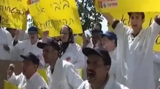 עובדי עוף העמק פרצו למשרדי ההנהלה