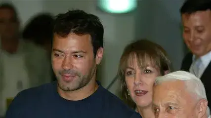 לימור לבנת עם אריאל שרון בקבלת פנים לג'ודוקא אריק זאבי