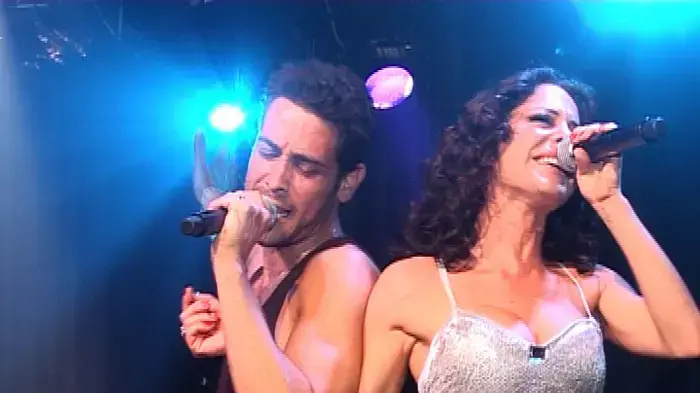 מיכל אמדורסקי מופיעה עם אמיר פיי גוטמן בהשקת האלבום שלה