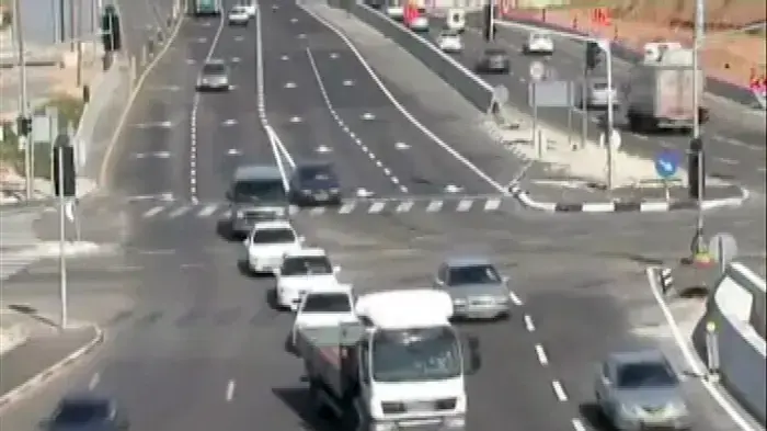 מצלמה נסתרת של אור ירוק עבירות תנועה חציית הפרדה נתיבית