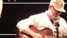 מכבס ותולה - קורט וגנר בהופעה