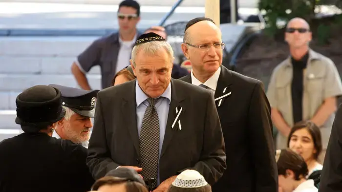 השר לביטחון פנים יצחק אהרונוביץ וחכ אבישי ברוורמן