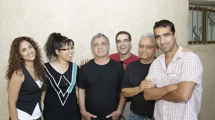 מימין לשמאל אורי בנאי בצלאל אלוני אלון אופיר גברי בנאי ניצה בן צבי ליאל קולט