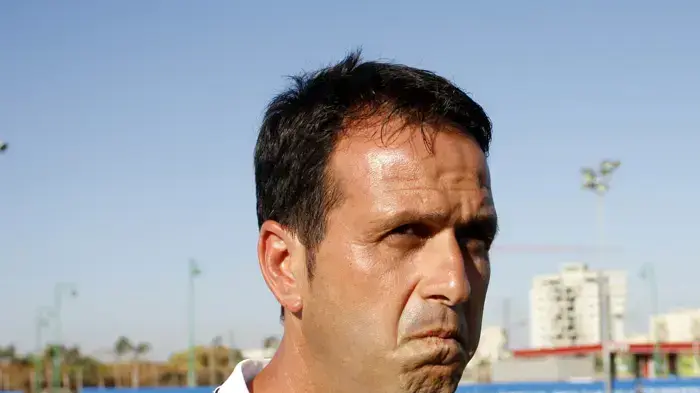 מאמן מכבי פתח תקוה רוני לוי