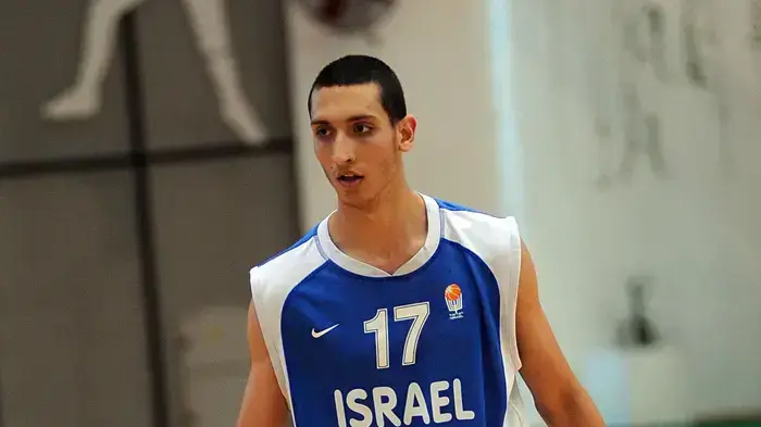 שחקן נבחרת הנוער כדורסל כארם משעור
