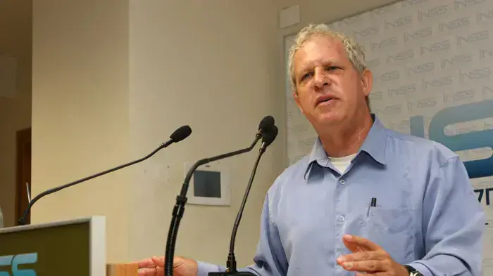 גיורא איילנד