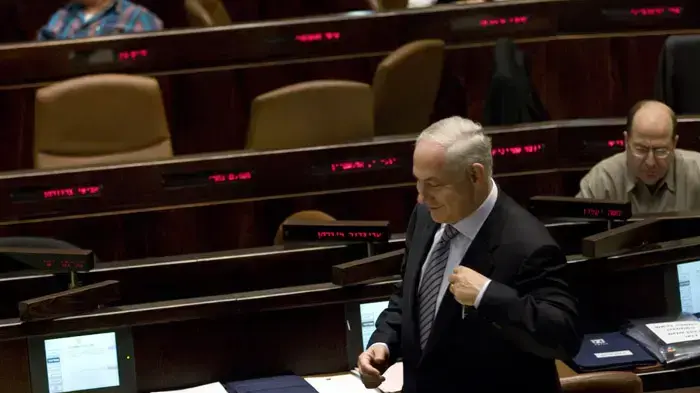 בנימין נתניהו מחויך