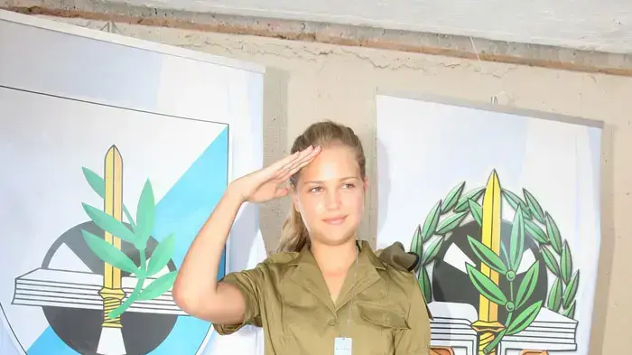 אסתי גינזבורג על מדים בבקו"ם