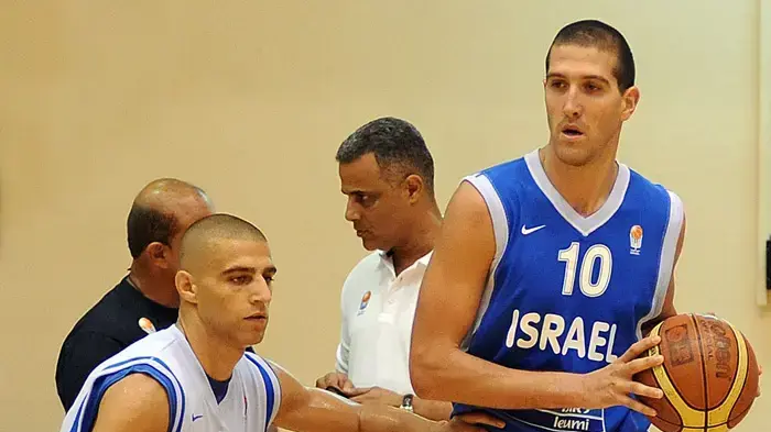 אימון נבחרת ישראל כדורסל טל בורשטיין מול רביב לימונד אימון נבחרת ישראל כדורסל טל בורשטיין מול רביב לימונד