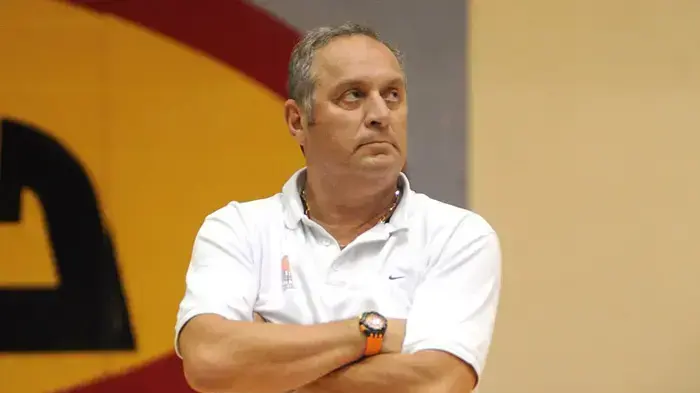 מאמן נבחרת ישראל בכדורסל צביקה שרף באימון הנבחרת מאמן נבחרת ישראל בכדורסל צביקה שרף באימון הנבחרת