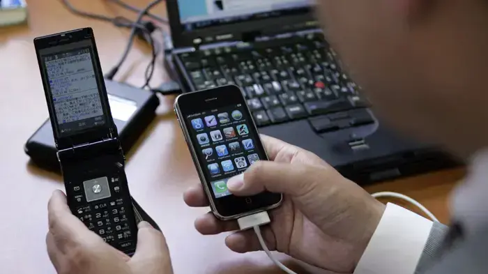 שולחים מסרונים, סמס, SMS, בטלפון הסלולרי