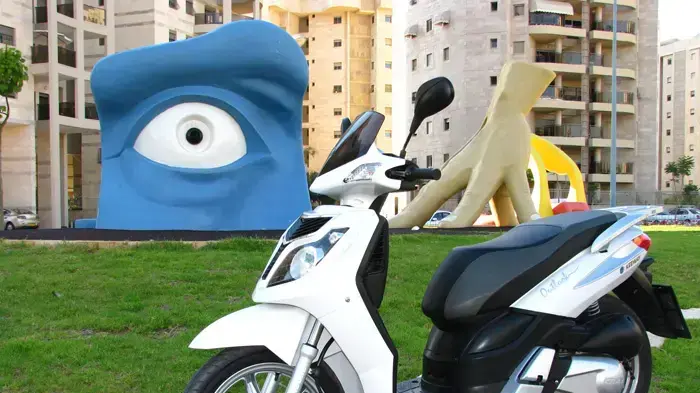מבחן דו גלגלי קיוואי אאוטלוק 125